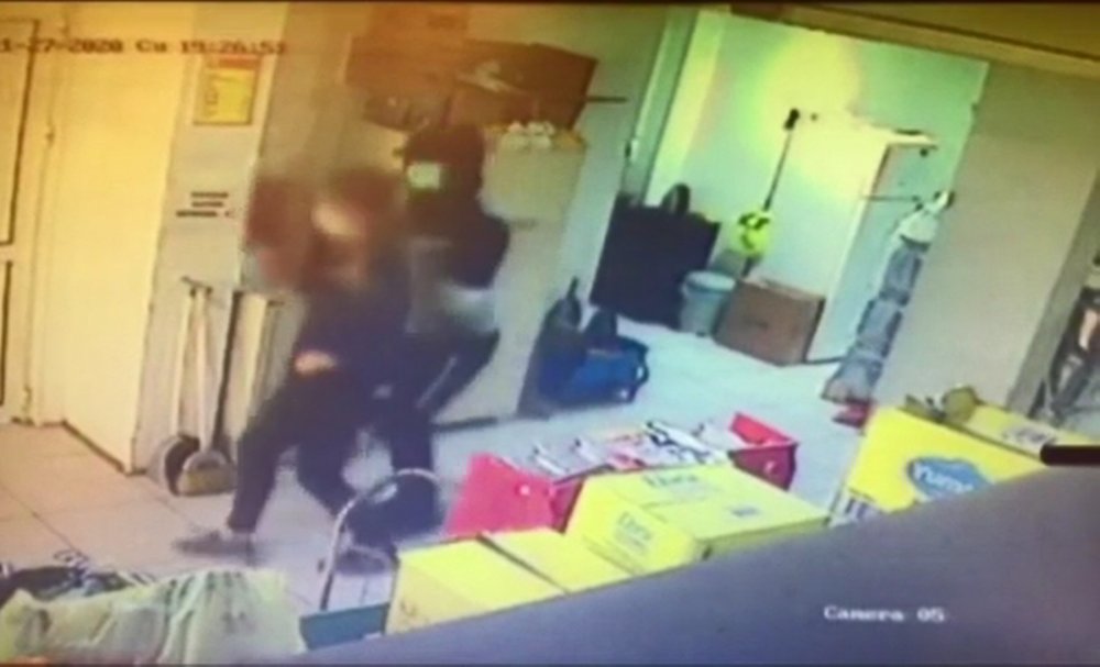Market soyguncusu iki kardeş kamerada