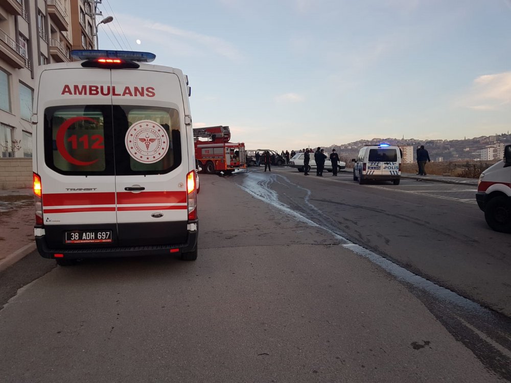 Minibüste soludukları çakmak gazı patlayan 3 kuzen yaralandı
