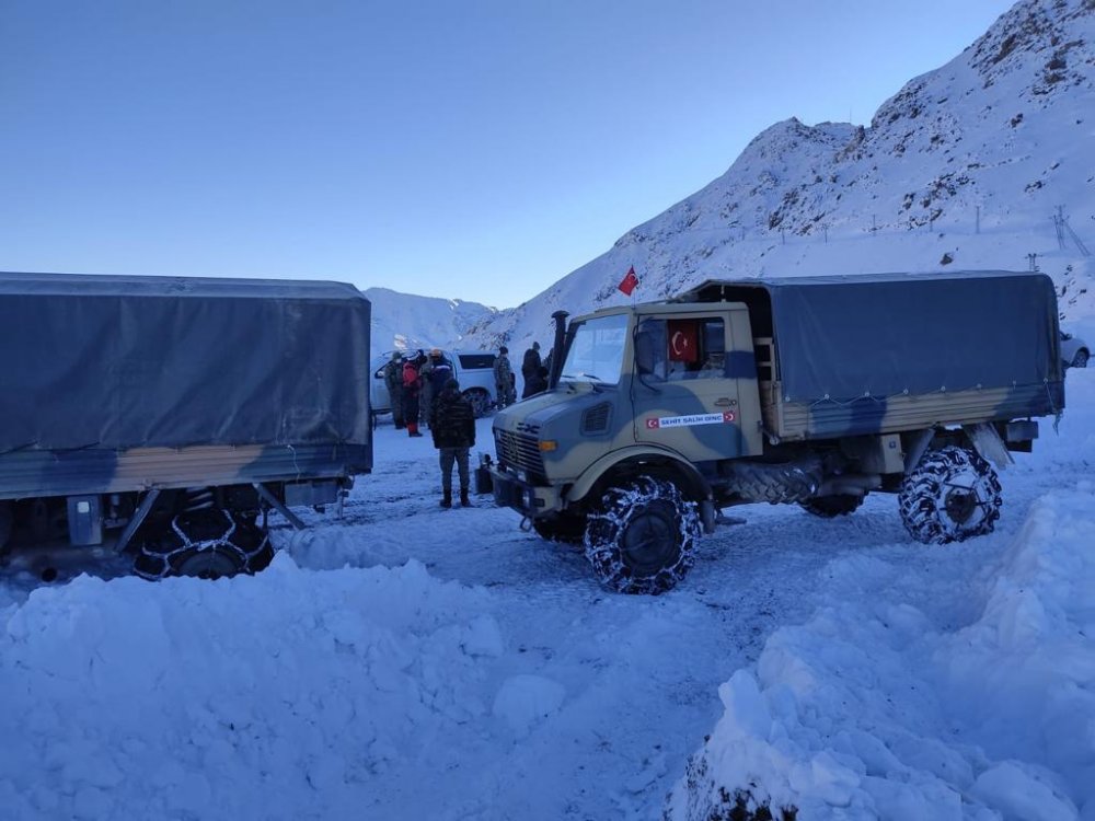 MSB: Hakkari'de çığ altında kalan 1 asker şehit oldu, 1 asker aranıyor