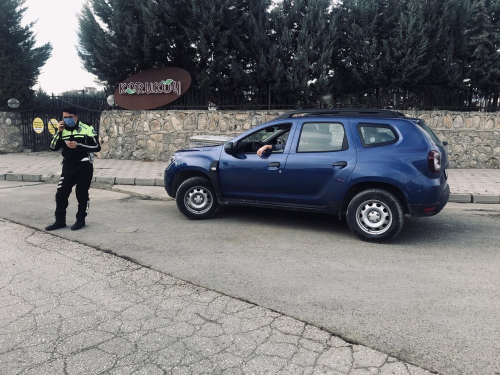 Polise 'Benim vergimle maaş alıyorsunuz' diyen kişiye, Emniyet Müdür Yardımcısı:  "Kaç para vergi veriyorsun? Vereyim de kurtulayım senden.