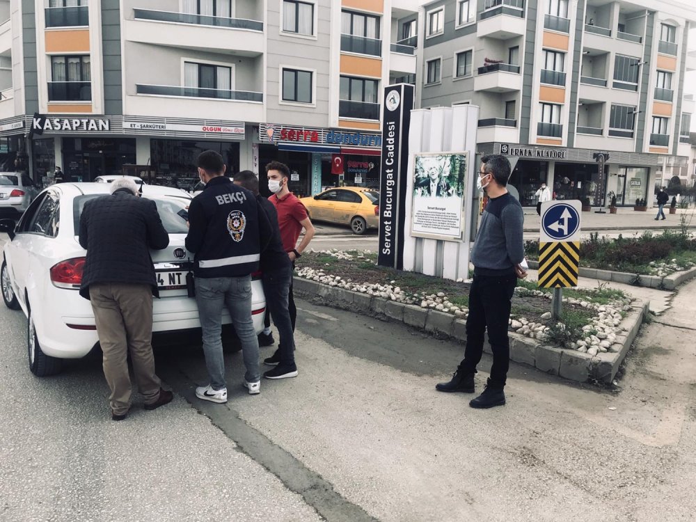 Polise 'Benim vergimle maaş alıyorsunuz' diyen kişiye, Emniyet Müdür Yardımcısı:  "Kaç para vergi veriyorsun? Vereyim de kurtulayım senden.