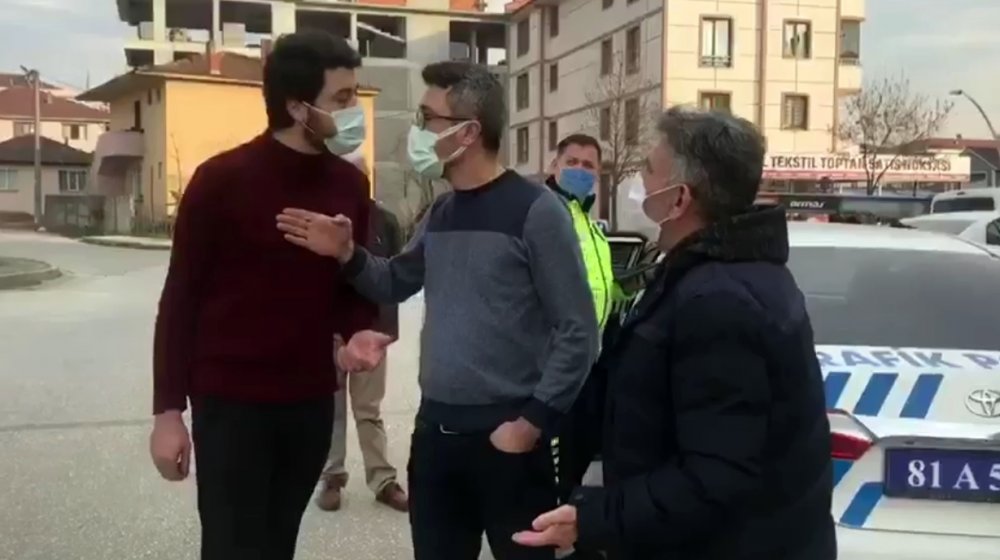 Polise 'Benim vergimle maaş alıyorsunuz' diyen kişiye, Emniyet Müdür Yardımcısı:  "Kaç para vergi veriyorsun? Vereyim de kurtulayım senden.
