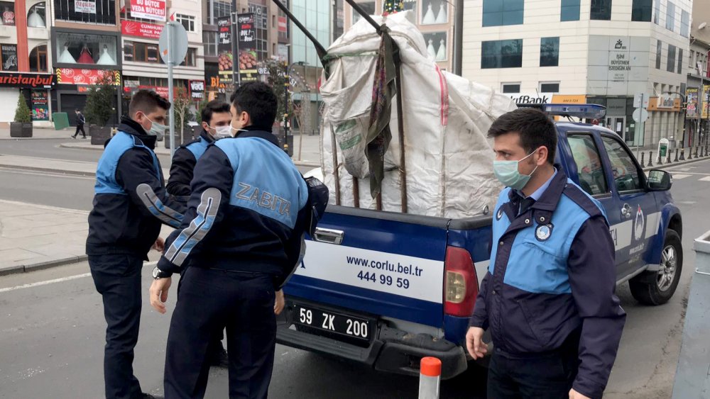 Tekirdağ'da sokağa çıkma kısıtlamasında, kağıt toplayanlara operasyon