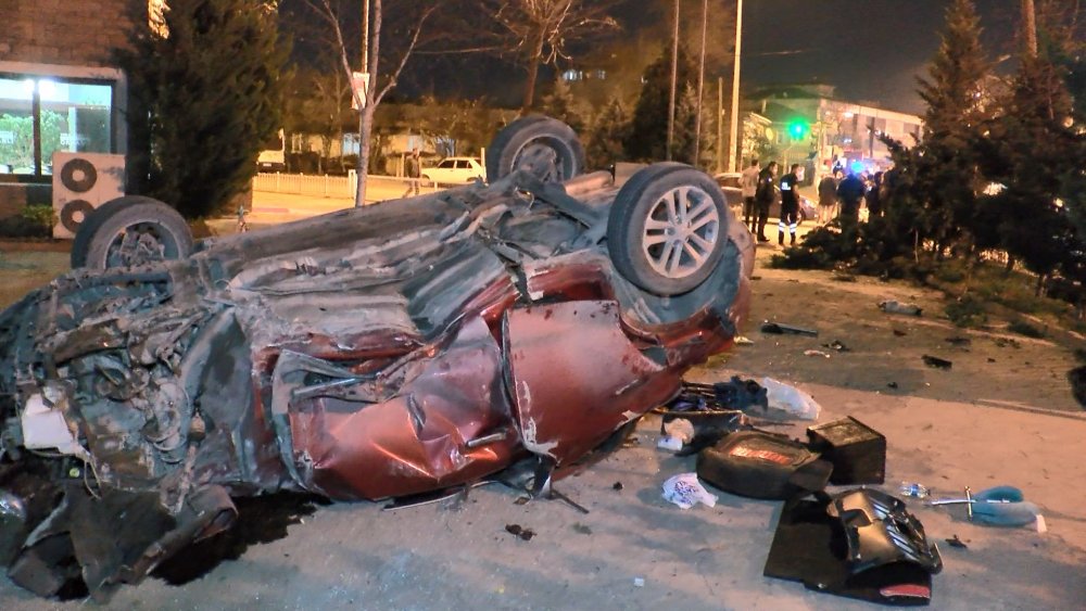 Tuzla'da otomobil takla atarak bahçeye girdi; 1'i ağır, 3 yaralı