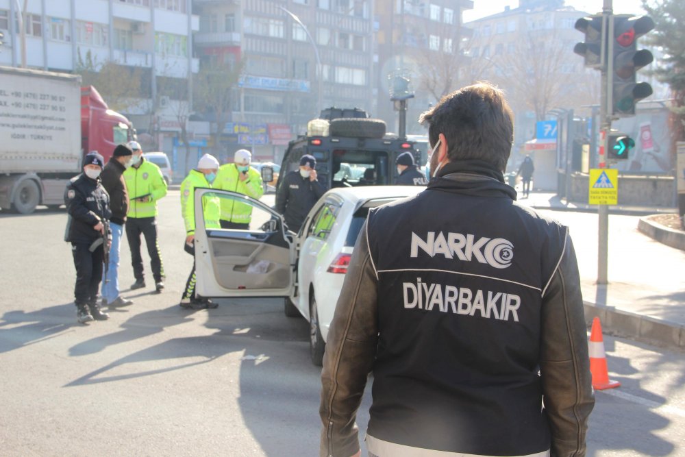 'Yeğenimi hastaneye götürüyorum' dediği otomobilden uyuşturucu çıktı'