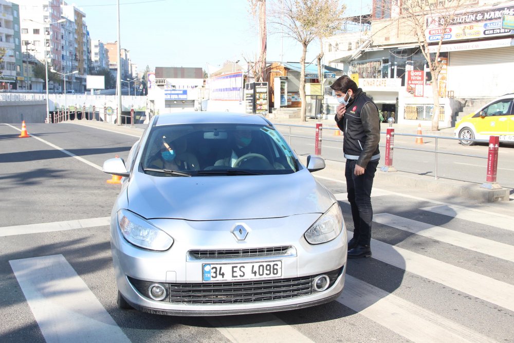 'Yeğenimi hastaneye götürüyorum' dediği otomobilden uyuşturucu çıktı'