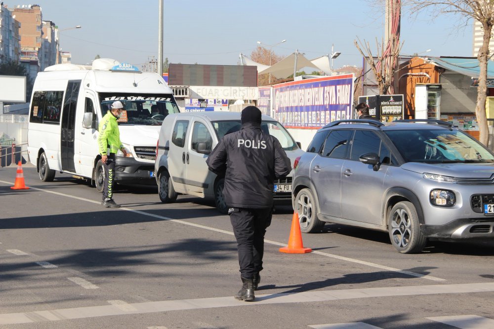'Yeğenimi hastaneye götürüyorum' dediği otomobilden uyuşturucu çıktı'
