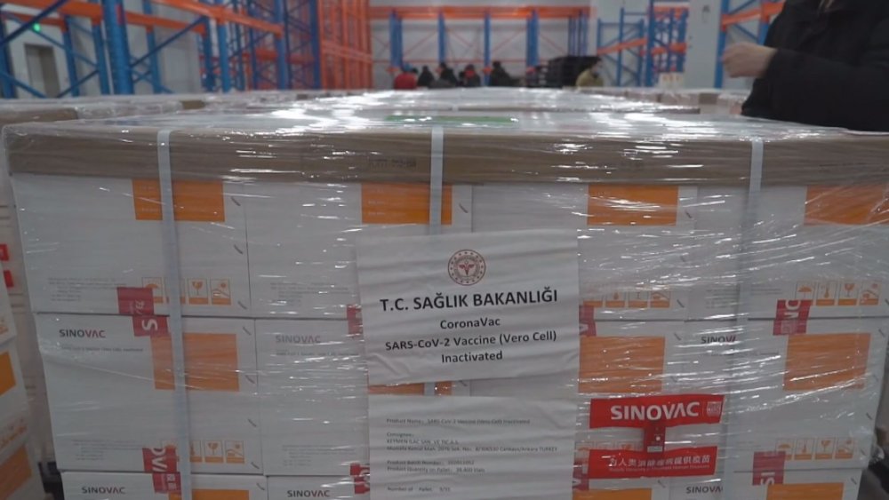 CRI Türk ekibi, Pekin'de aşının üretildiği merkezi görüntüledi.