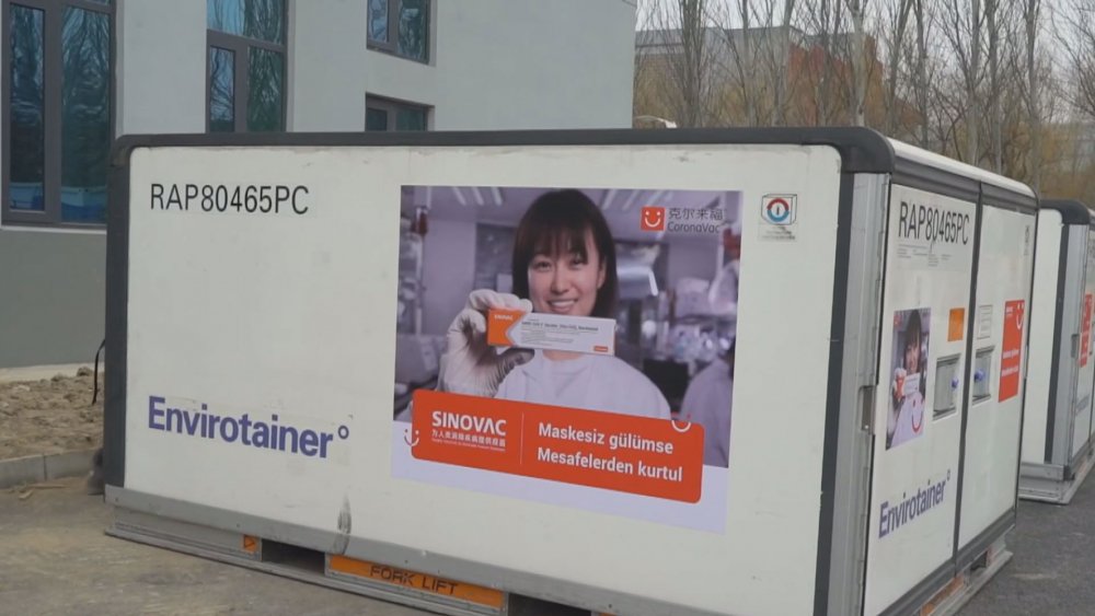 CRI Türk ekibi, Pekin'de aşının üretildiği merkezi görüntüledi.