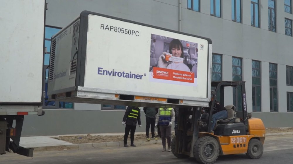 CRI Türk ekibi, Pekin'de aşının üretildiği merkezi görüntüledi.