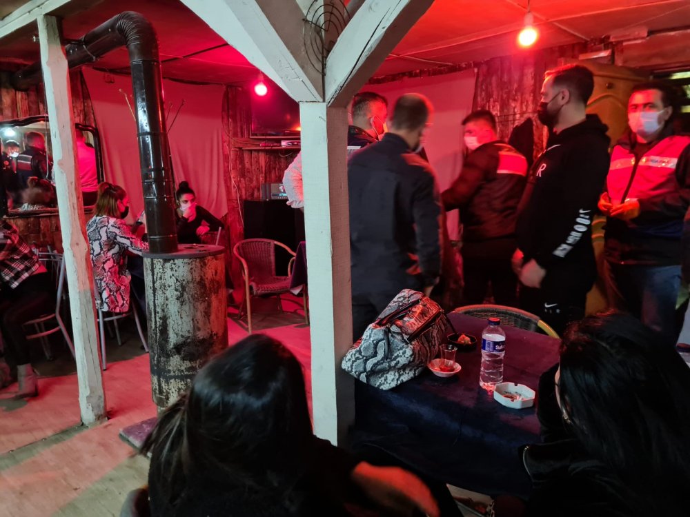 Eğlence mekanına dönüştürülen bağ evine baskın; 20 kişiye 81 bin lira ceza