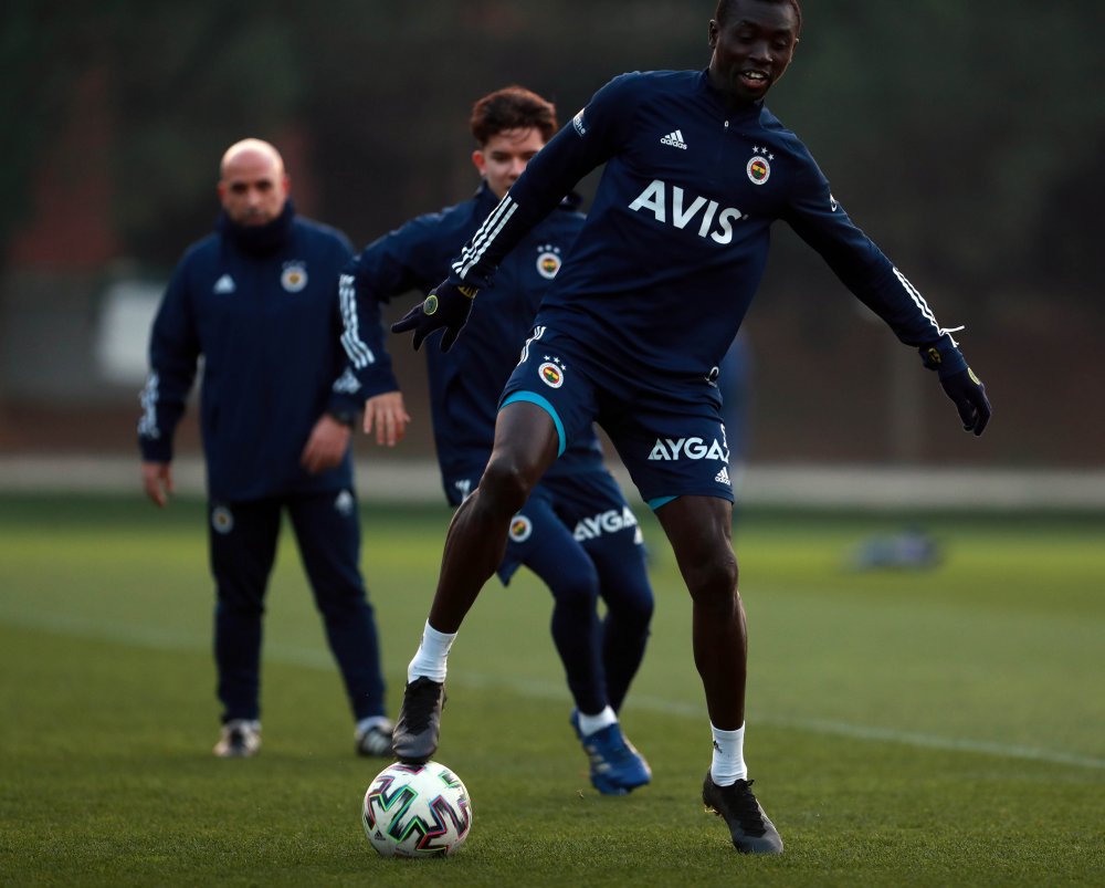 Fenerbahçe günü çift idmanla tamamladı