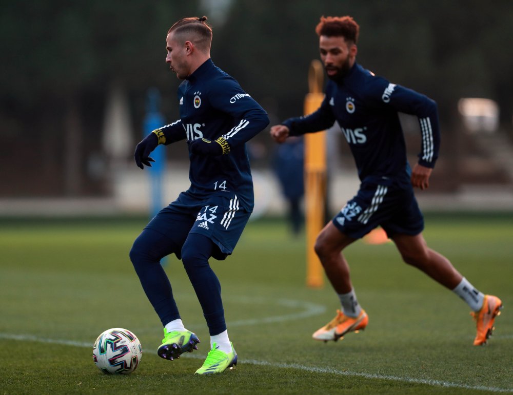 Fenerbahçe günü çift idmanla tamamladı