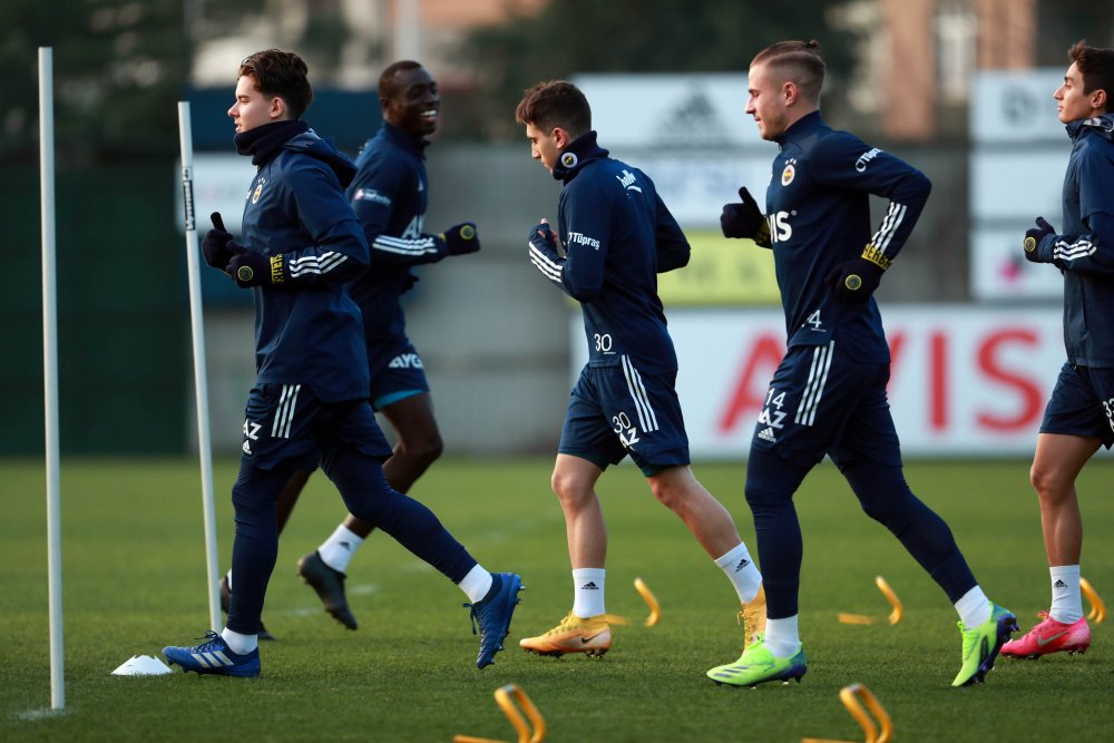 Fenerbahçe günü çift idmanla tamamladı