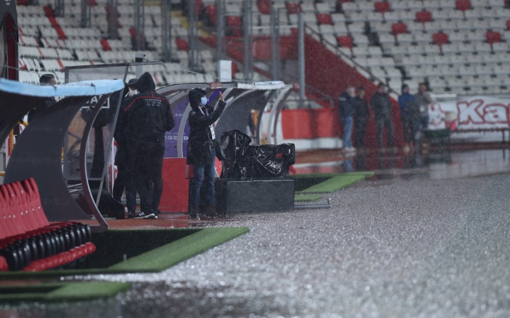 Fraport TAV Antalyaspor - Atakaş Hatayspor maçı için hakem kararı bekleniyor
