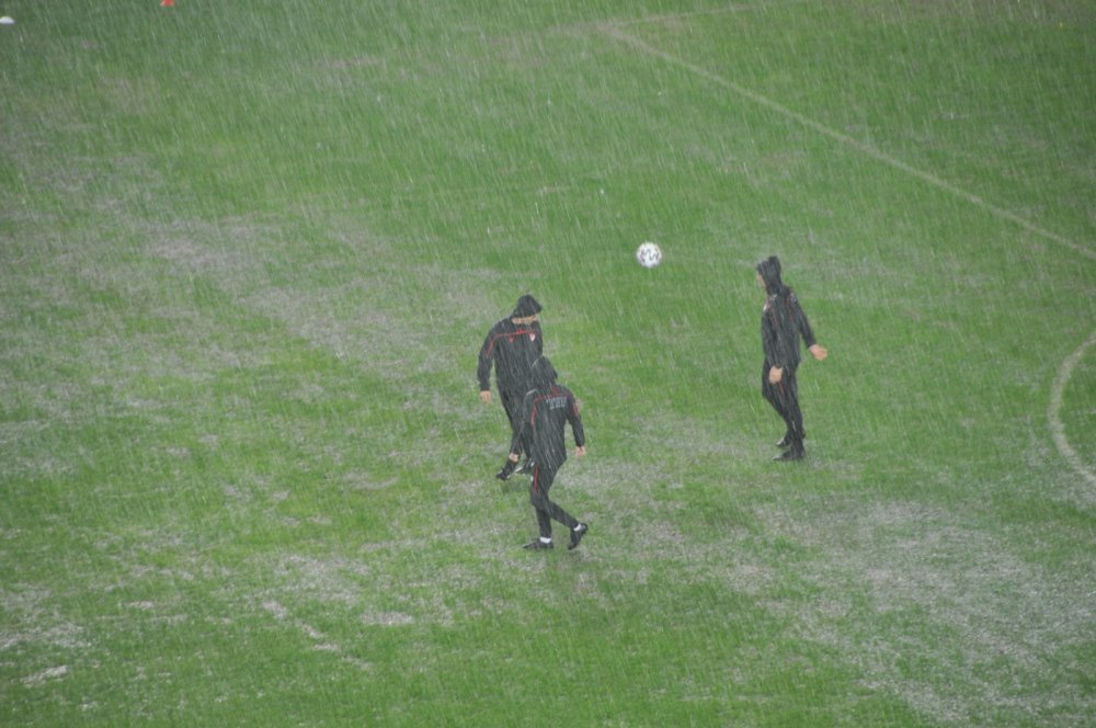 Fraport TAV Antalyaspor - Atakaş Hatayspor maçı için hakem kararı bekleniyor