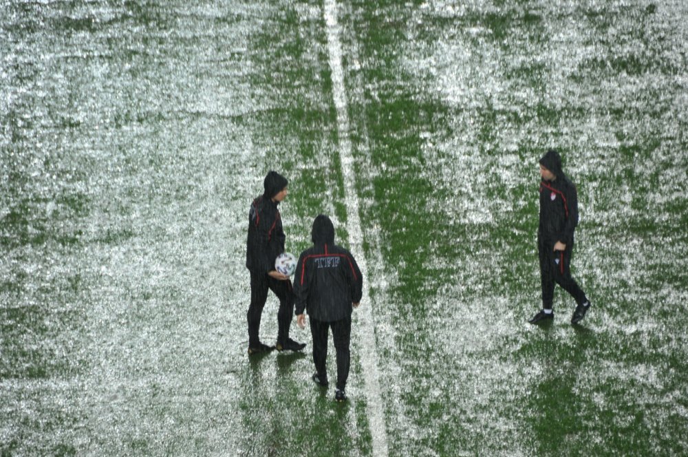 Fraport TAV Antalyaspor - Atakaş Hatayspor maçı için hakem kararı bekleniyor