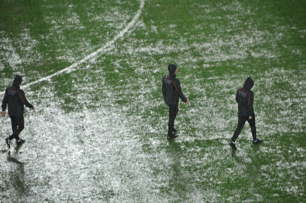 Fraport TAV Antalyaspor - Atakaş Hatayspor maçı için hakem kararı bekleniyor