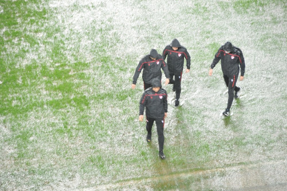 Fraport TAV Antalyaspor - Atakaş Hatayspor maçı için hakem kararı bekleniyor