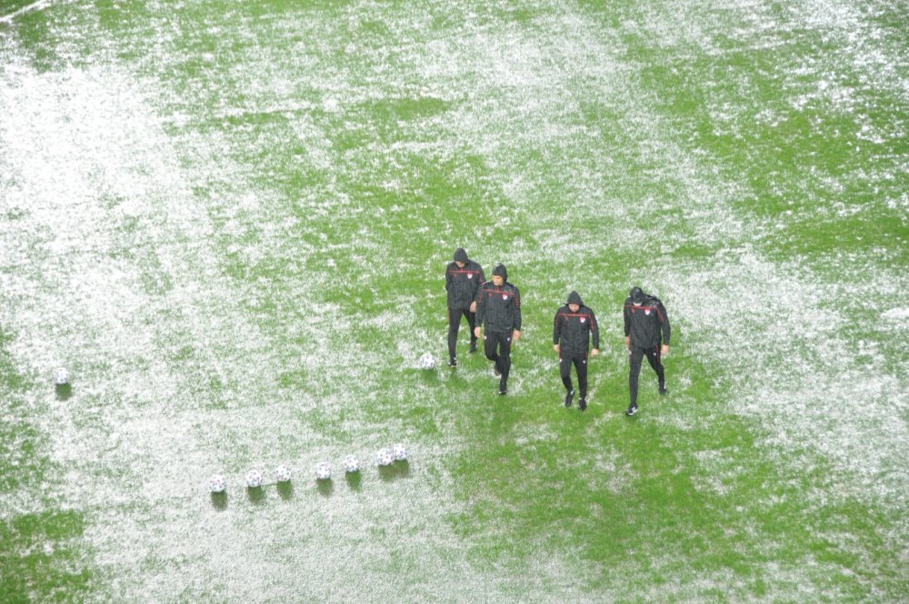 Fraport TAV Antalyaspor - Atakaş Hatayspor maçı için hakem kararı bekleniyor