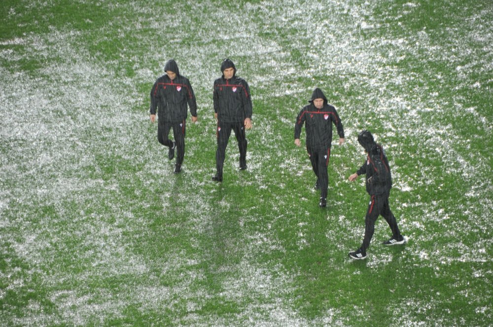 Fraport TAV Antalyaspor - Atakaş Hatayspor maçı için hakem kararı bekleniyor