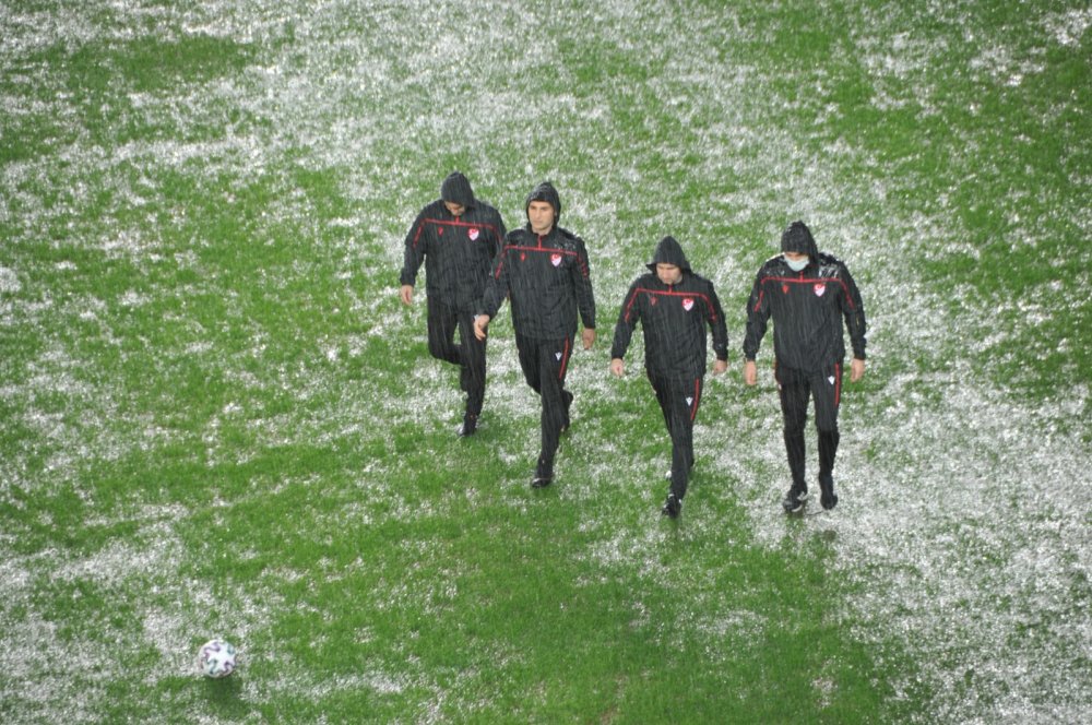 Fraport TAV Antalyaspor - Atakaş Hatayspor maçı için hakem kararı bekleniyor