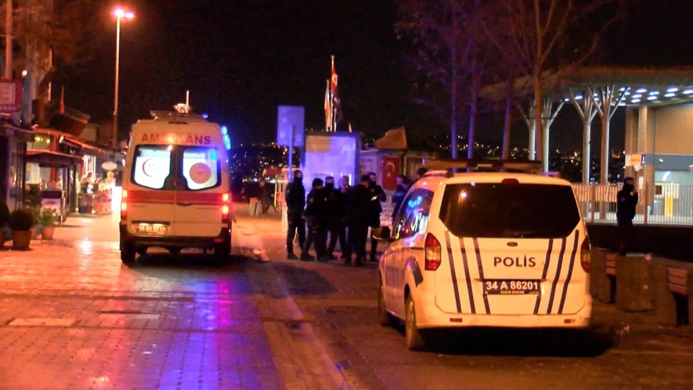 Galata Köprüsü'nden atlayan kişi kurtarıldı