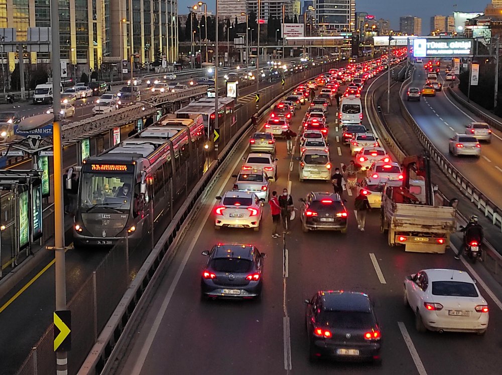 İstanbul'da trafik yoğunluğu yüzde 71'e ulaştı