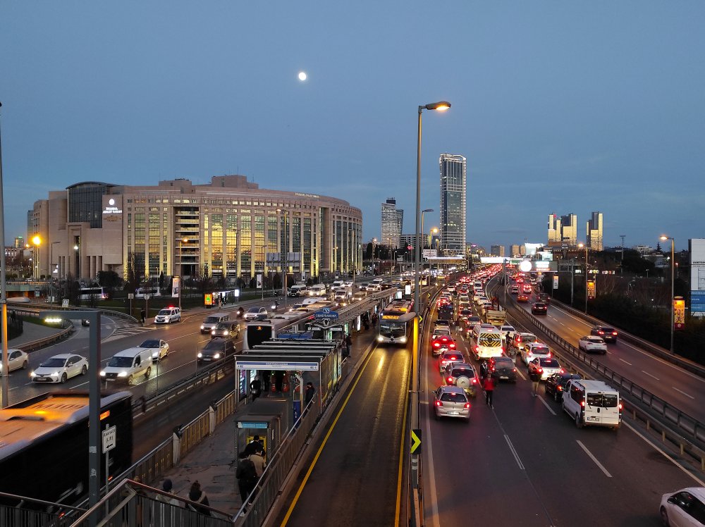 İstanbul'da trafik yoğunluğu yüzde 71'e ulaştı