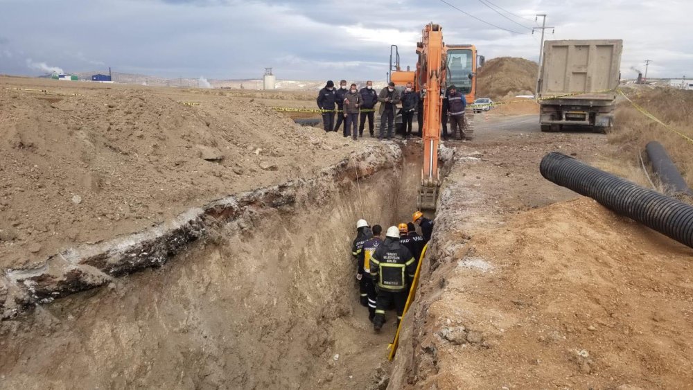 Kanalizasyon kazısında göçük; toprağa saplanan işçi yaralandı