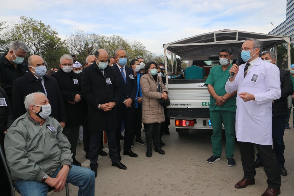 Koronavirüsten ölen doktor, gözyaşları arasında toprağa verildi