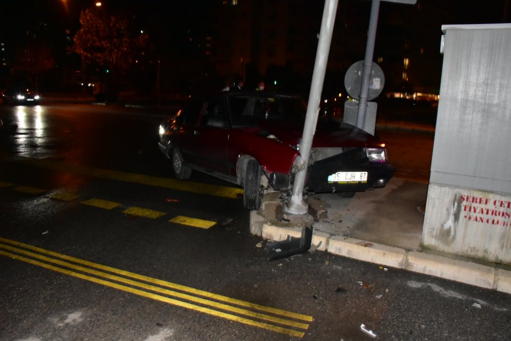 Polisin 'dur' ihtarına uymadı kaza yaptı, hırsızlıktan aranması çıktı