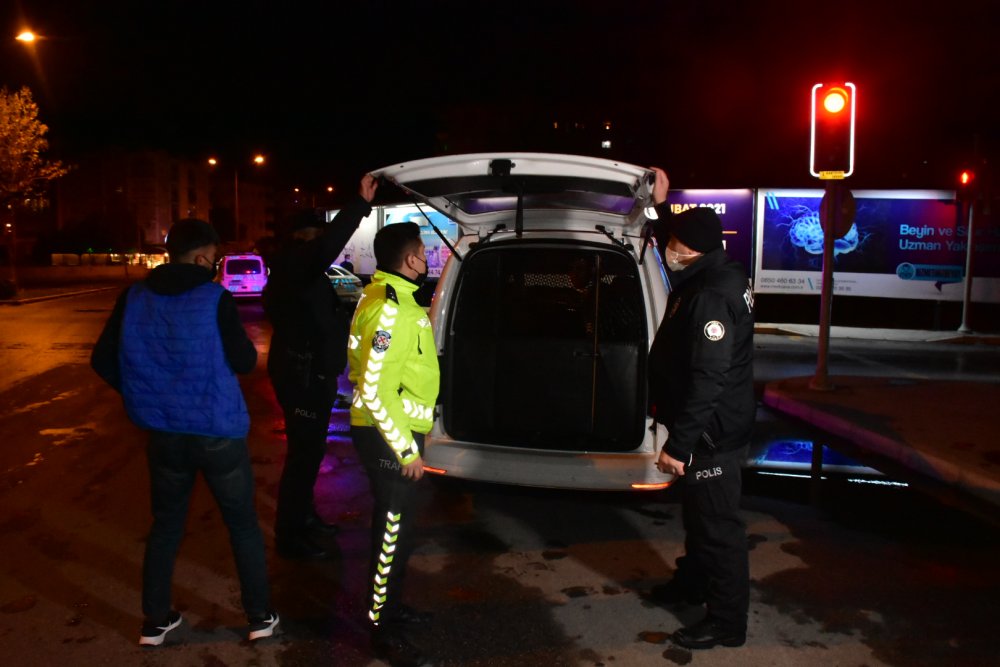 Polisin 'dur' ihtarına uymadı kaza yaptı, hırsızlıktan aranması çıktı