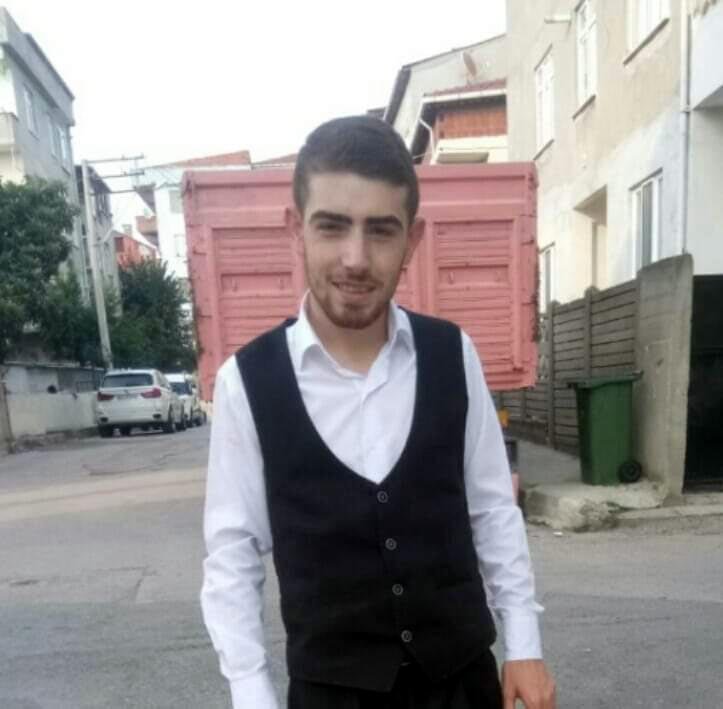 Saç kesimini beğenmedi 2 kişiyi bıçakladı 