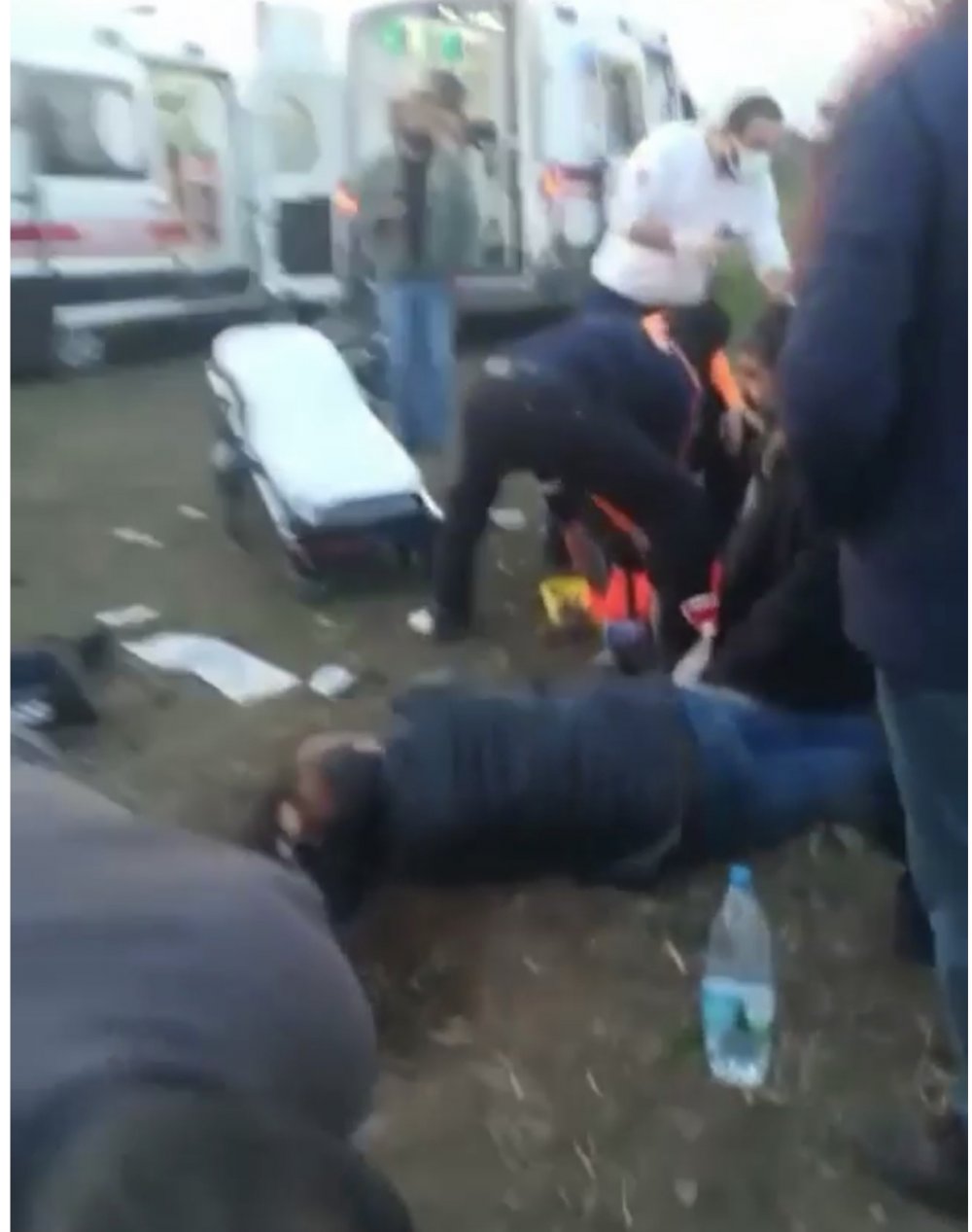 Sağlık personelini taşıyan araç şarampole devrildi: 1 ölü, 12 yaralı