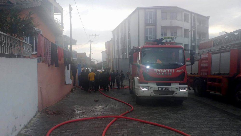 Tekirdağ'da tek katlı ev yandı