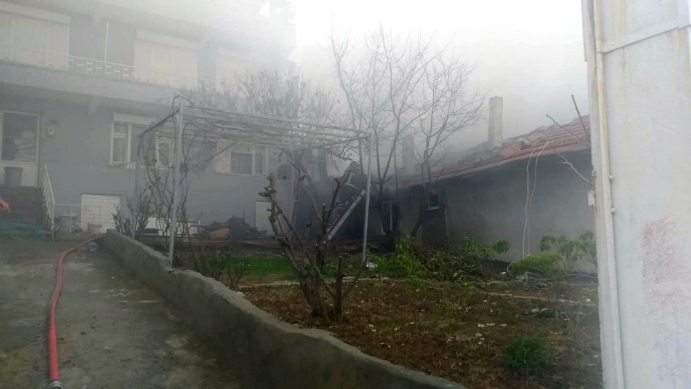 Tekirdağ'da tek katlı ev yandı
