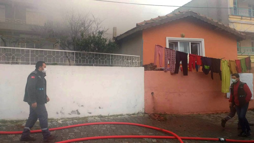 Tekirdağ'da tek katlı ev yandı
