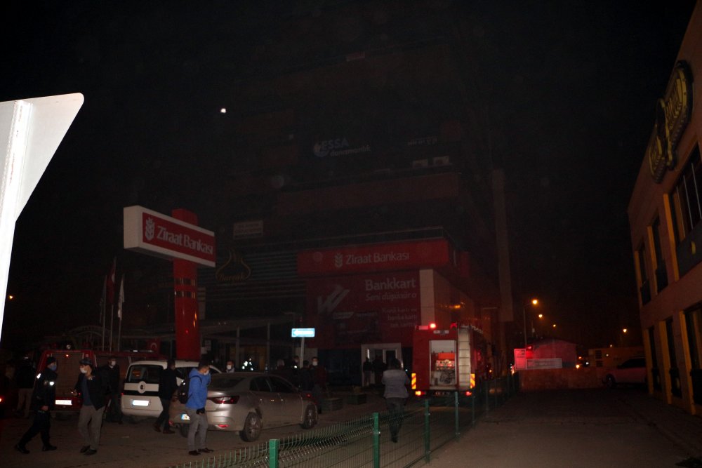 Tokat'ta baca yangını bankaya sıçradı