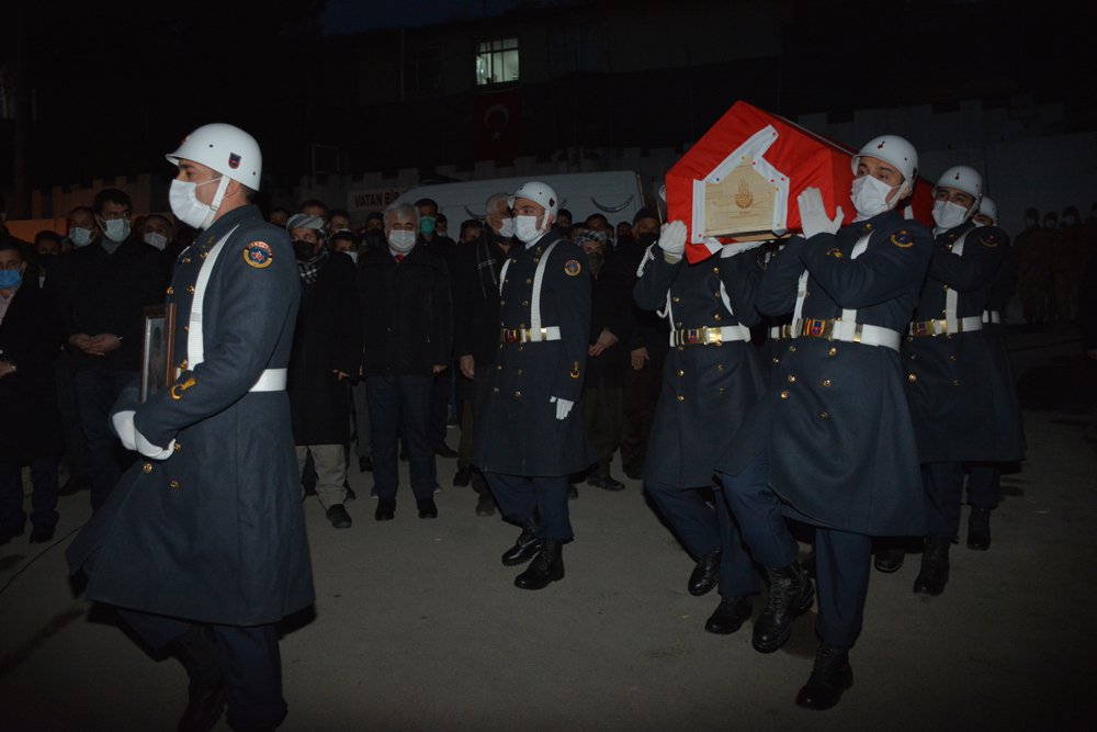 Yüksekova'daki kazada ölen genç, Şemdinli'de askeri törenle toprağa verildi