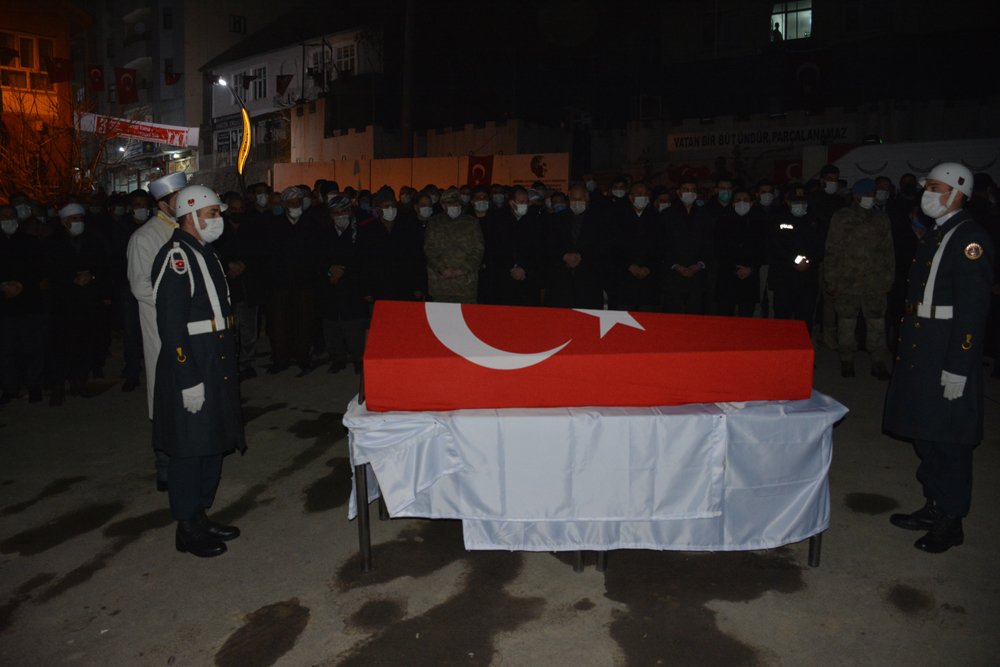 Yüksekova'daki kazada ölen genç, Şemdinli'de askeri törenle toprağa verildi