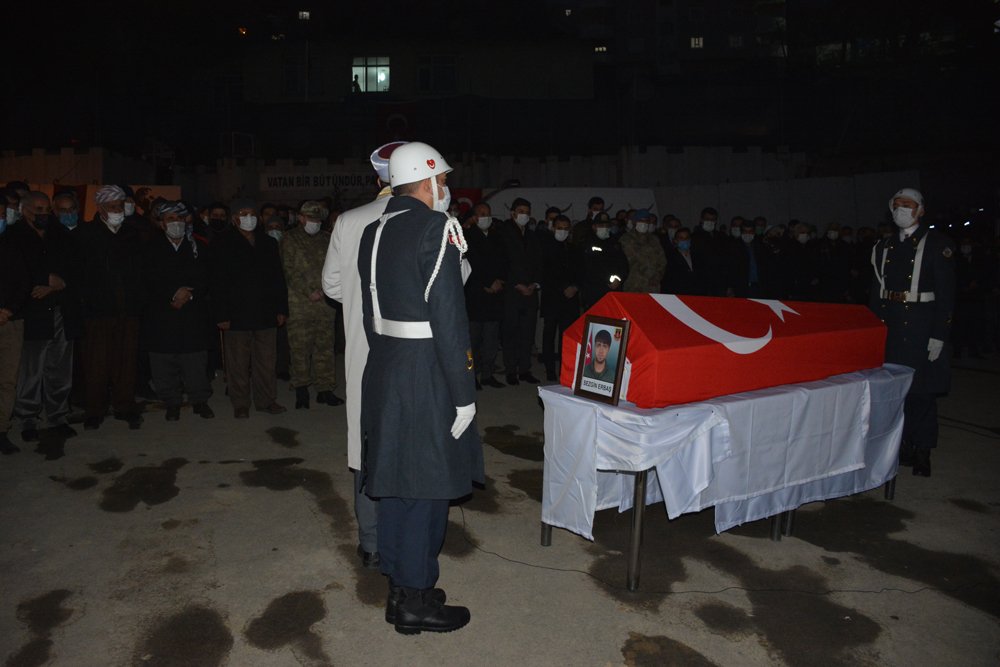 Yüksekova'daki kazada ölen genç, Şemdinli'de askeri törenle toprağa verildi
