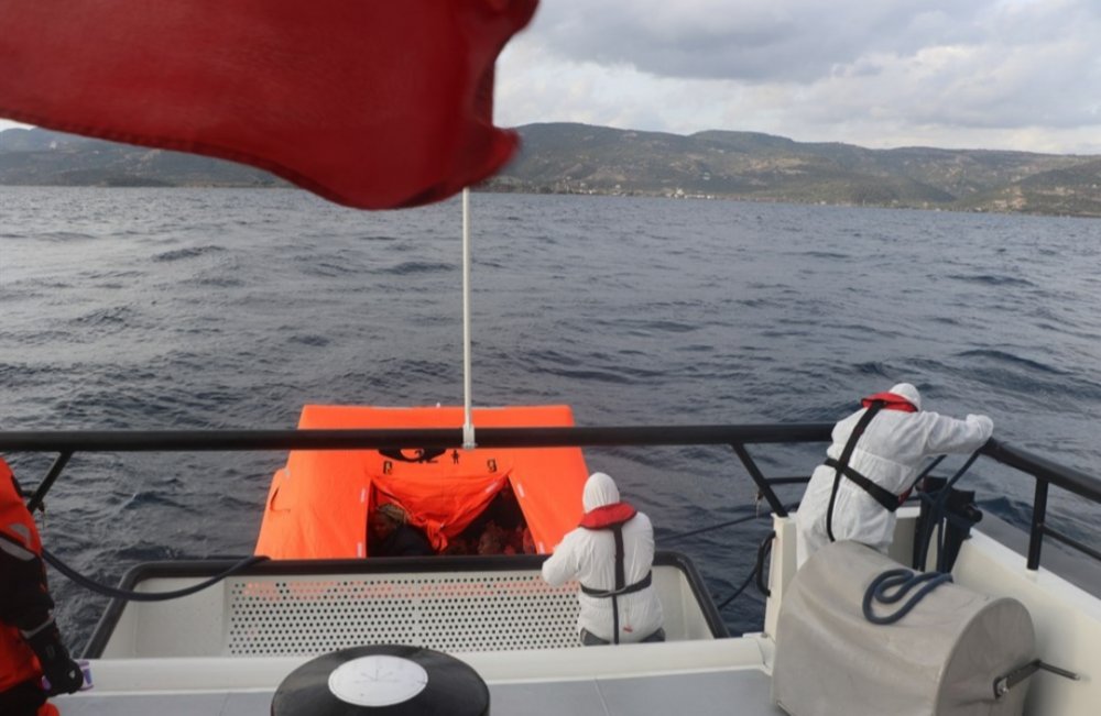 Yunanistan'ın ölüme terk ettiği göçmenleri Türk Sahil Güvenlik ekipleri kurtardı