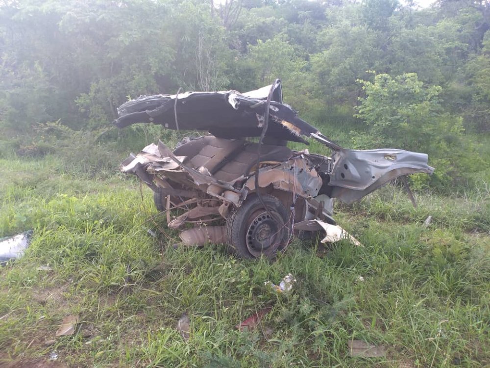Zimbabve'de iki aracın karıştığı trafik kazasında 17 kişi hayatını kaybetti, 7 kişi de yaralandı.