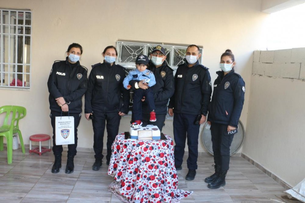3 yaşındaki Mert'in polis üniforması hayali gerçek oldu