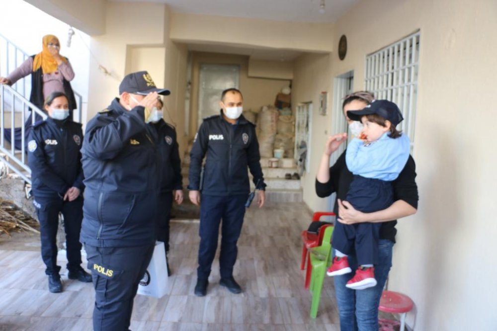 3 yaşındaki Mert'in polis üniforması hayali gerçek oldu