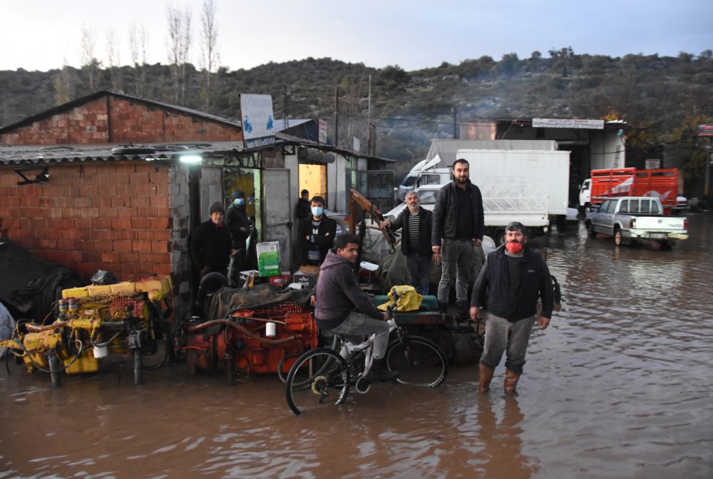 Antalya'yı sağanak vurdu