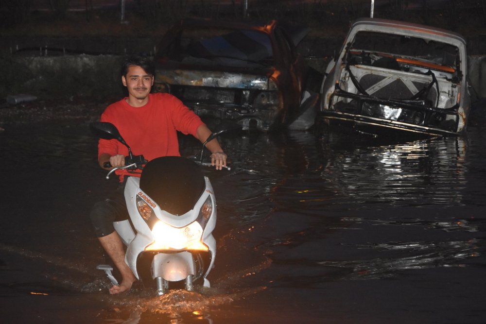 Antalya'yı sağanak vurdu