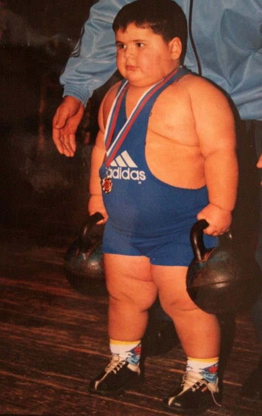 Dünyanı en güçlü çocuğu Rus sumo güreşçisi, 21 yaşında hayatını kaybetti