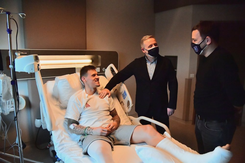 Göksel Gümüşdağ ve Mustafa Eröğüt'ten Skrtel'e ziyaret